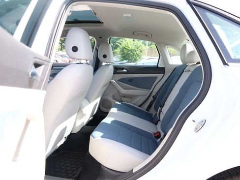 Used 2025 Volkswagen Jetta SE FWD image 20