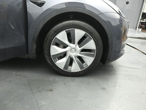Used 2023 Tesla Model Y Long Range image 27