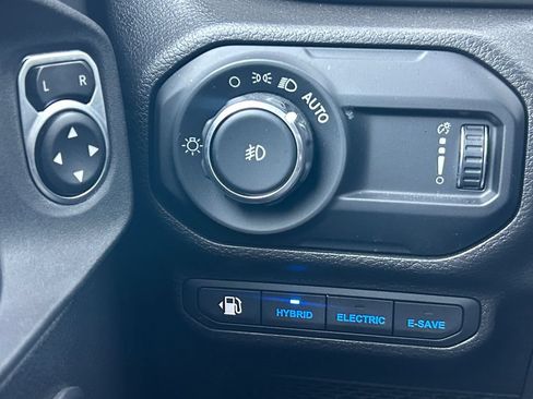 Used 2023 Jeep Wrangler Unlimited AWD/4WD image 27