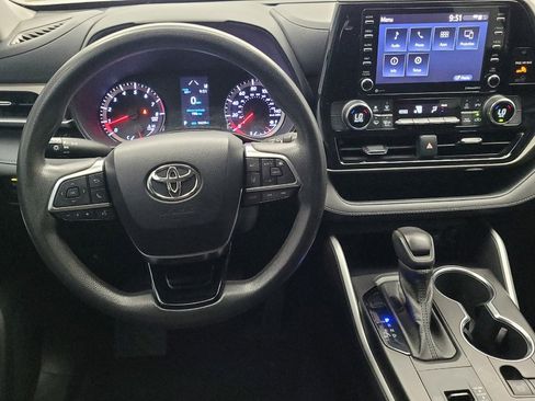 Used 2021 Toyota Highlander L FWD image 22