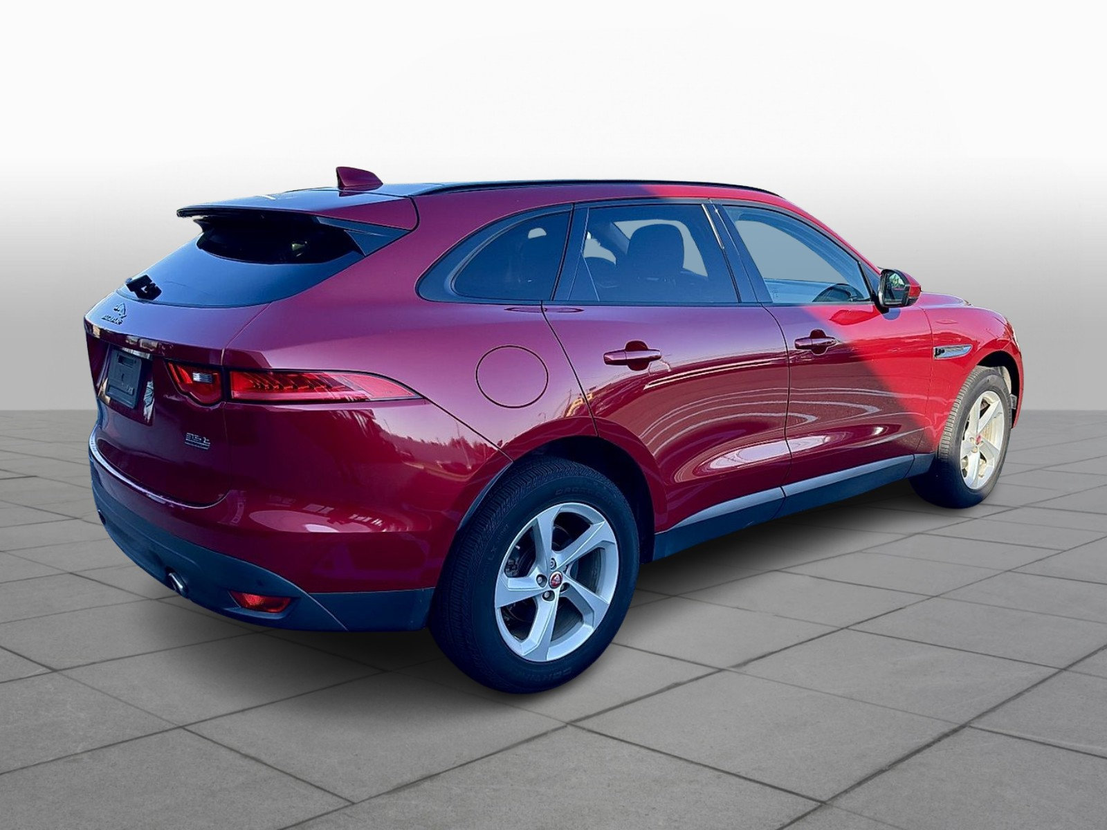 Used 2018 Jaguar F-PACE Premium AWD/4WD image 4