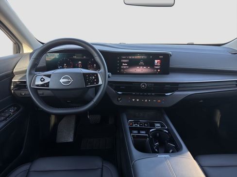 Used 2025 Nissan Murano SV FWD image 14