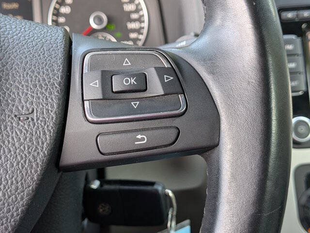 Used 2010 Volkswagen Eos Komfort FWD image 18