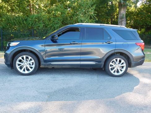 Used 2022 Ford Explorer Platinum w/ Equipment Group 601A AWD/4WD image 2