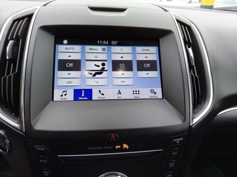 Used 2019 Ford Edge Titanium image 20