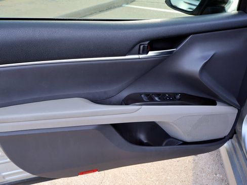 Used 2021 Toyota Camry LE FWD image 15
