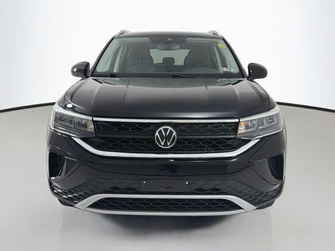 Used 2024 Volkswagen Taos SE AWD/4WD image 2