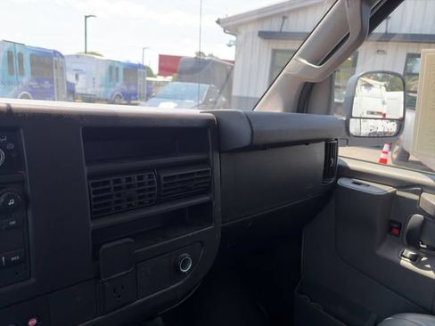 Used 2021 Chevrolet Express 2500 RWD image 15