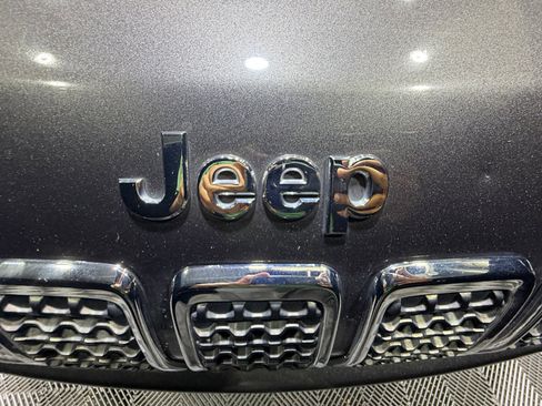 Used 2020 Jeep Cherokee Latitude Plus FWD image 23