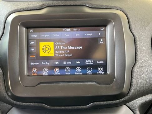 Used 2018 Jeep Renegade Latitude w/ Cold Weather Group image 17