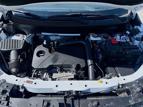 Used 2025 Chevrolet Equinox LT image 29