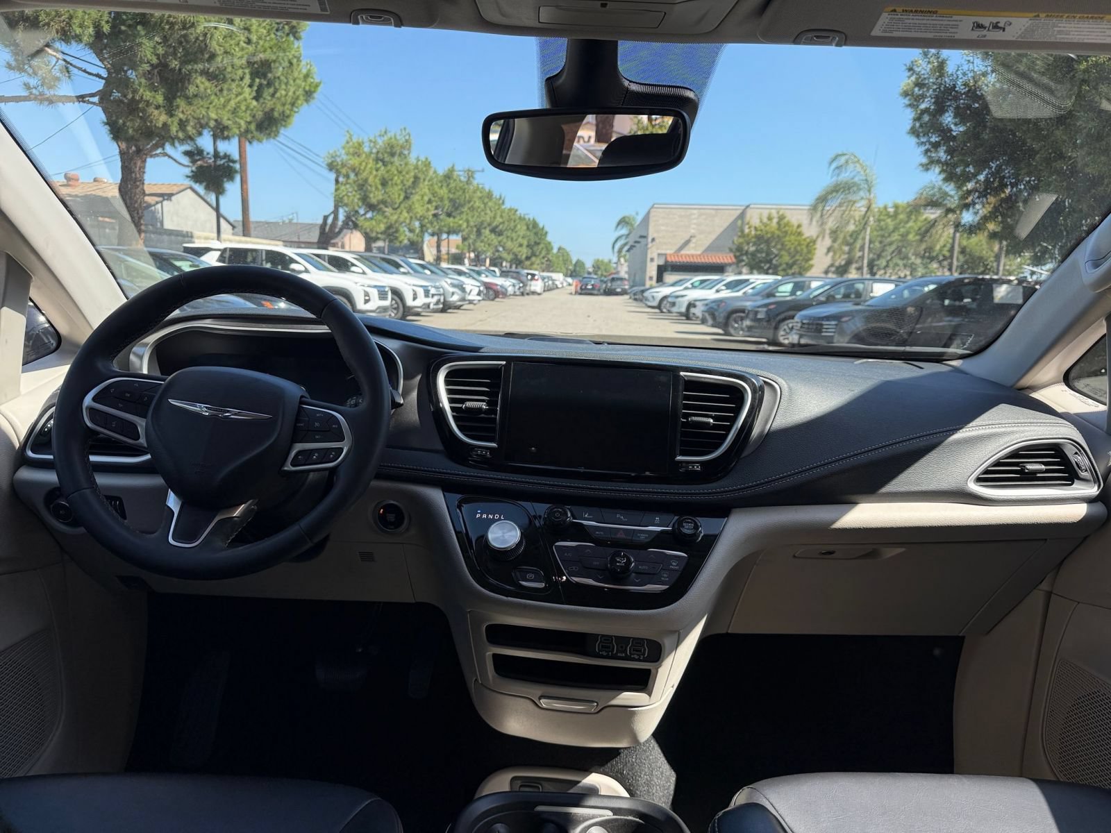 Used 2023 Chrysler Pacifica Touring-L FWD image 32