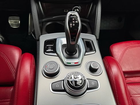 Used 2022 Alfa Romeo Stelvio Veloce image 49