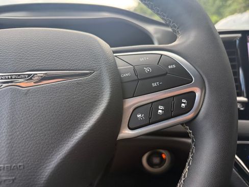 Used 2025 Chrysler Pacifica Select FWD image 22
