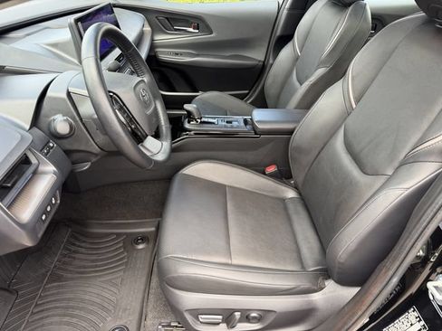 Used 2025 Toyota Prius Limited w/ Limited Premium Package FWD image 21