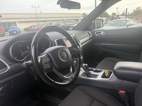 Used 2020 Jeep Grand Cherokee Laredo image 9