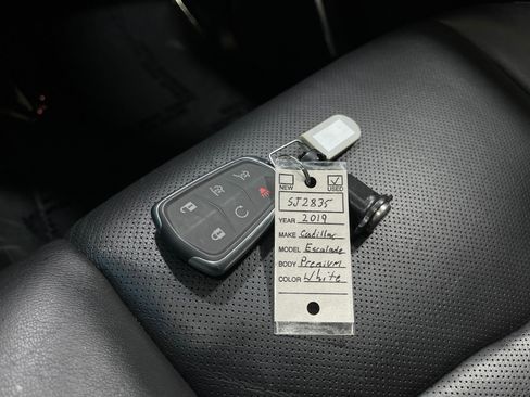 Used 2019 Cadillac Escalade Premium Luxury image 39