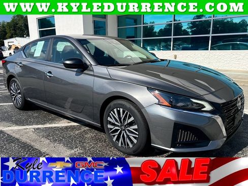 Used 2025 Nissan Altima 2.5 SV FWD image 1