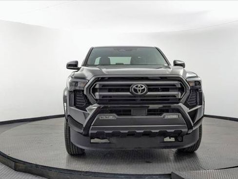 Used 2025 Toyota Tacoma SR5 AWD/4WD image 8