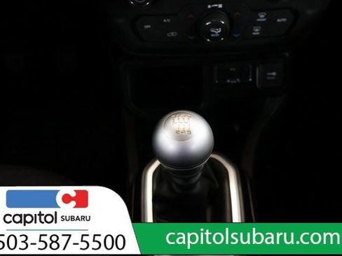 Used 2018 Jeep Renegade Latitude image 15