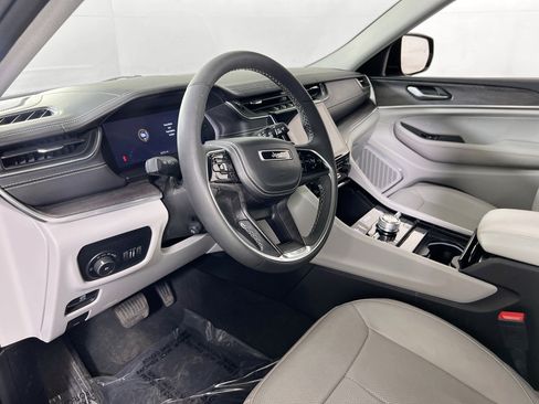 Used 2023 Jeep Grand Cherokee L Overland AWD/4WD image 9