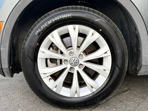 Used 2020 Volkswagen Tiguan S image 43