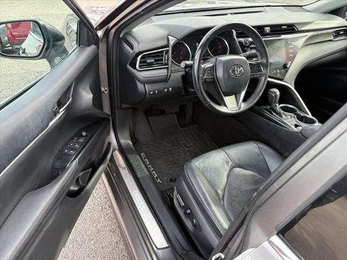 Used 2019 Toyota Camry XSE image 6