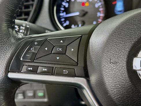 Used 2017 Nissan Rogue SV image 23