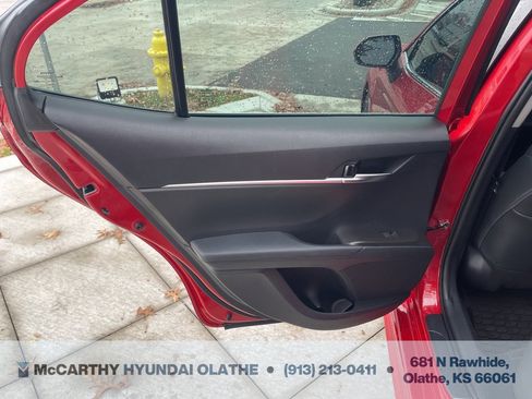 Used 2022 Toyota Camry SE image 22