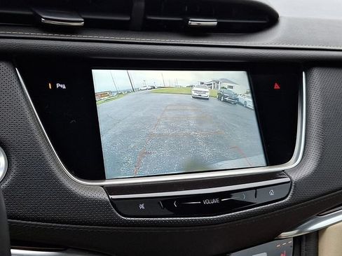 Used 2018 Cadillac XT5 Luxury w/ Driver Awareness Package FWD image 17