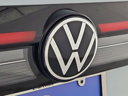 New 2026 Volkswagen Taos SE AWD/4WD image 11