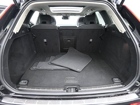 Used 2024 Volvo XC60 B5 Plus w/ Protection Package Premier image 18