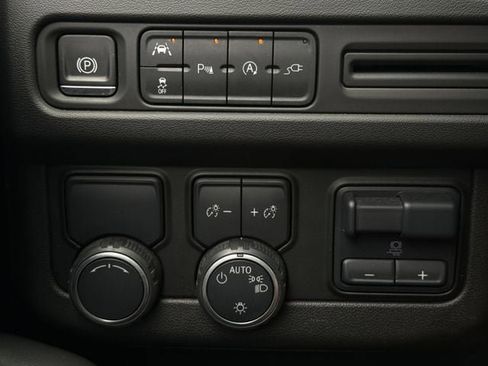 Used 2021 Chevrolet Suburban LT w/ LT Signature Package RWD image 23