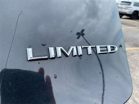 Used 2023 Chrysler Pacifica Limited image 26