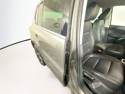 Used 2010 Volkswagen Tiguan S FWD image 26