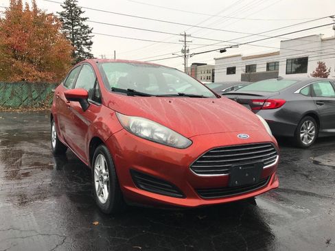 Used 2018 Ford Fiesta SE image 2