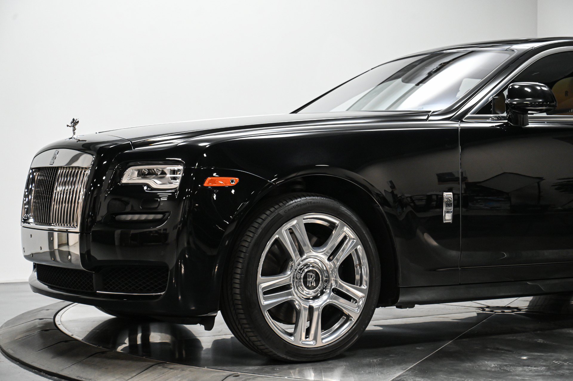 Used 2015 Rolls-Royce Ghost RWD image 14
