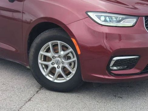 Certified 2023 Chrysler Pacifica Touring-L FWD image 2