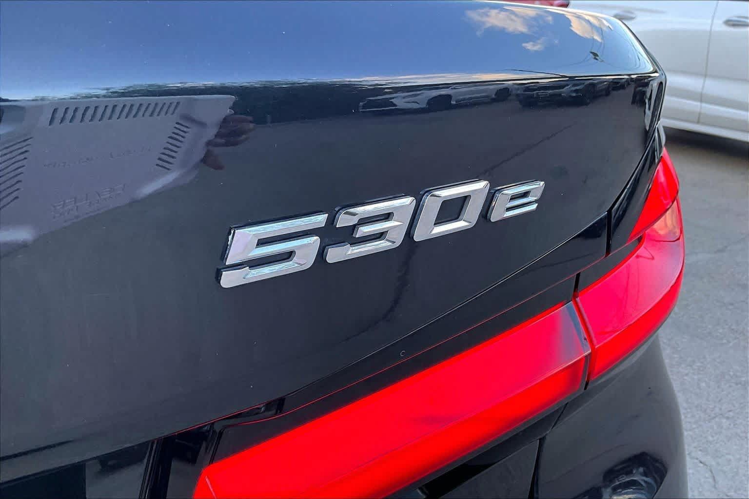 Used 2021 BMW 530e w/ Premium Package RWD image 10