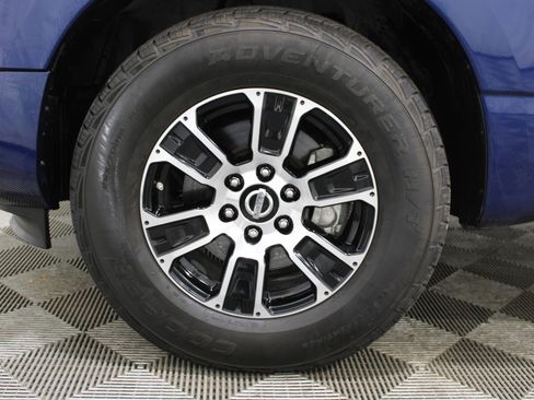 Used 2021 Nissan Titan SV image 38