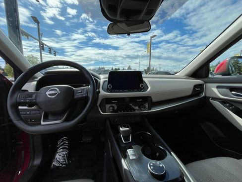 Used 2025 Nissan Rogue SV AWD/4WD image 30