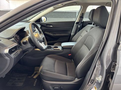 Used 2025 Nissan Altima 2.5 SV FWD image 27