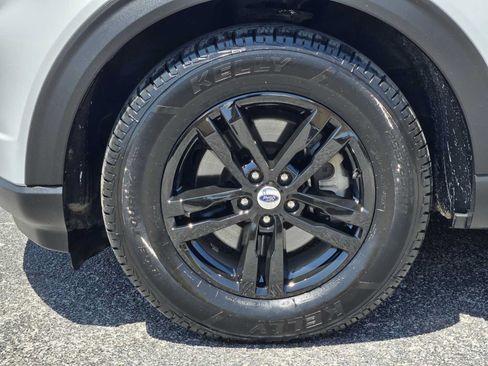 Used 2023 Ford Explorer XLT w/ Equipment Group 202A RWD image 12