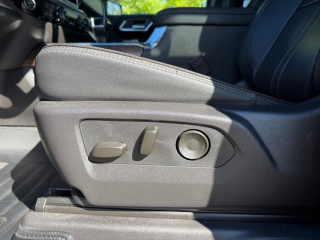Used 2024 Chevrolet Silverado 1500 High Country w/ Midnight Edition AWD/4WD image 10