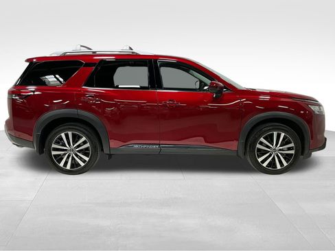 Used 2024 Nissan Pathfinder Platinum w/ Cargo Package image 3