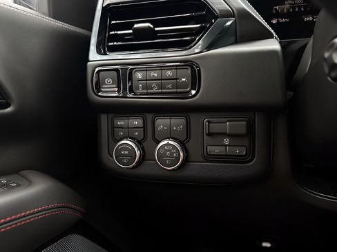 Used 2026 GMC Yukon AT4 Ultimate AWD/4WD image 14