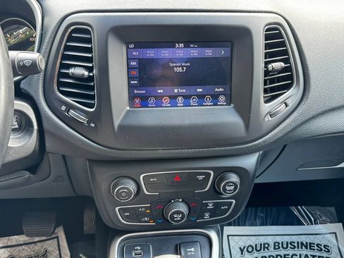 Used 2018 Jeep Compass Latitude w/ Popular Equipment Group FWD image 22