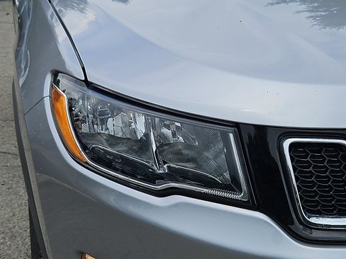 Used 2018 Jeep Compass Latitude w/ Popular Equipment Group AWD/4WD image 10