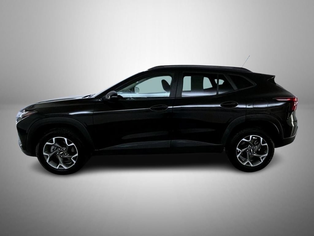 Used 2025 Chevrolet Trax LT FWD image 8