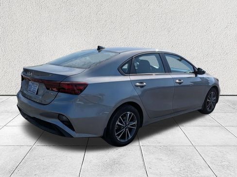 Used 2024 Kia Forte LXS image 3